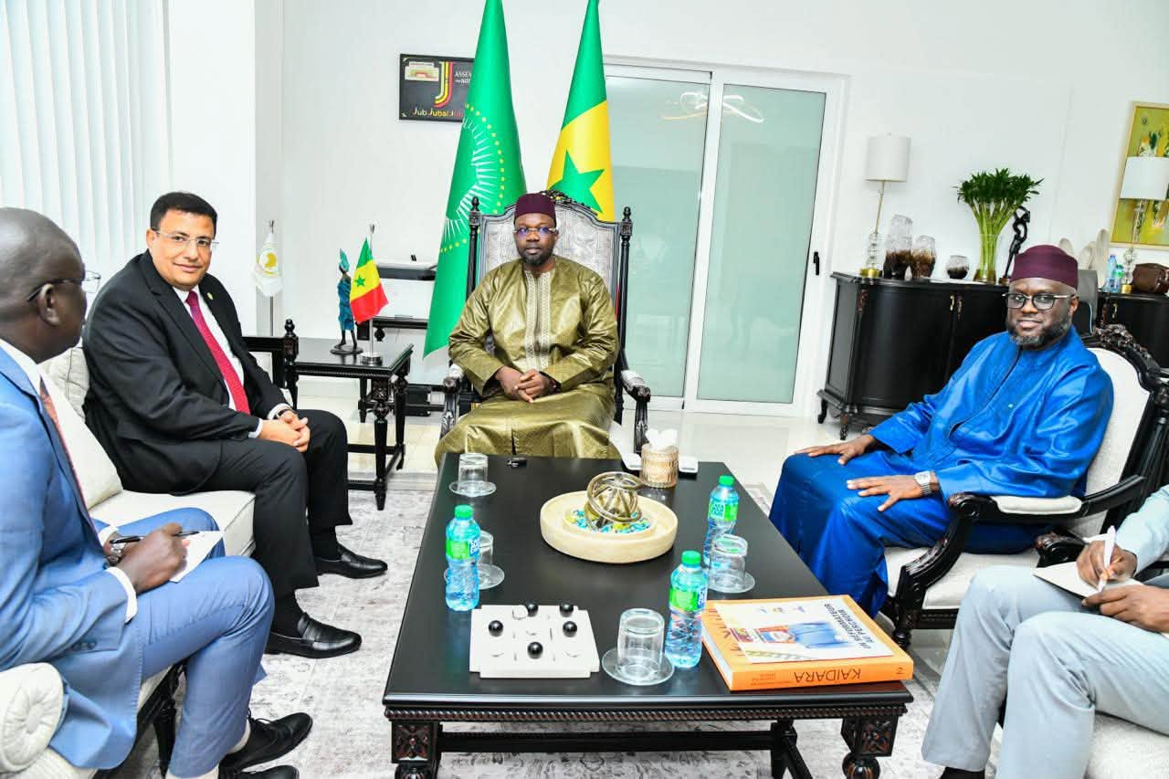 Ousmane Sonko reçoit les ambassadeurs de France, de Chine, d'Iran et le président du Parlement panafricain