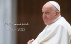 Mort du pape François : émotion et recueillement place Saint-Pierre