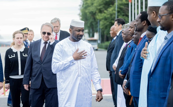 Assimi Goïta en visite officielle en Russie : une coopération stratégique renforcée malgré le retrait de Wagner