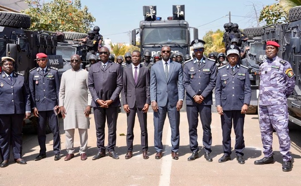 Ousmane Sonko en visite à la Direction générale de la Police nationale