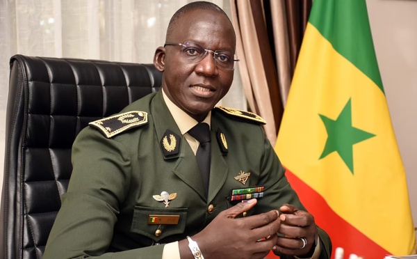 Armées: Le général Mbaye Cissé passe le témoin au vice-amiral Oumar Wade dans un climat d'unité