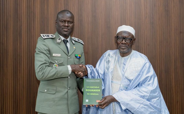 Littérature douanière: le Colonel Ibrahima Diagne publie un ouvrage de référence sur le contrôle au Sénégal