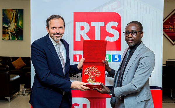 L’ambassadeur d’Allemagne en visite à la RTS pour renforcer la coopération médiatique