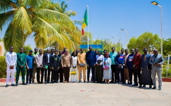 Le Directeur du CROUS de Saint-Louis reçoit le nouveau bureau de la Commission Sociale des Étudiants