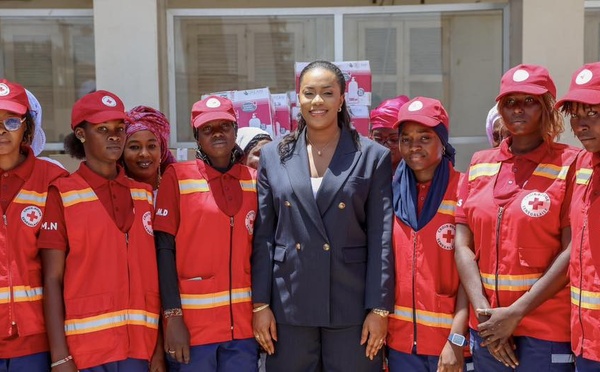 Solidarité : La Première Dame Absa Faye devient la Marraine de la Croix-Rouge Sénégalaise