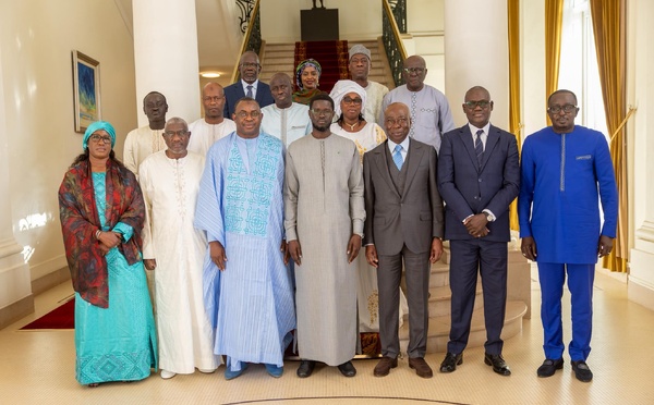 Dialogue Social : Le Président Bassirou Diomaye Faye reçoit le rapport 2025 et fixe la productivité comme nouveau défi