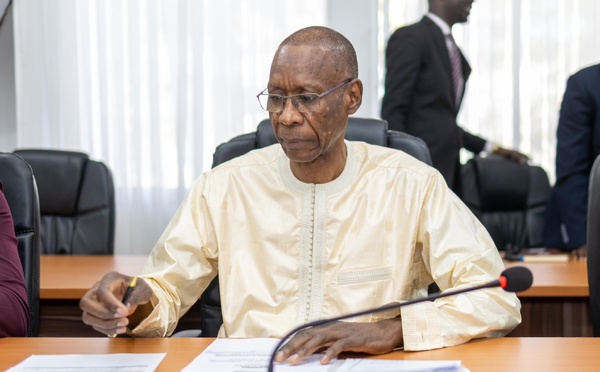 Diplomatie et Performance : Le Ministre Cheikh NIANG face aux députés pour le suivi budgétaire