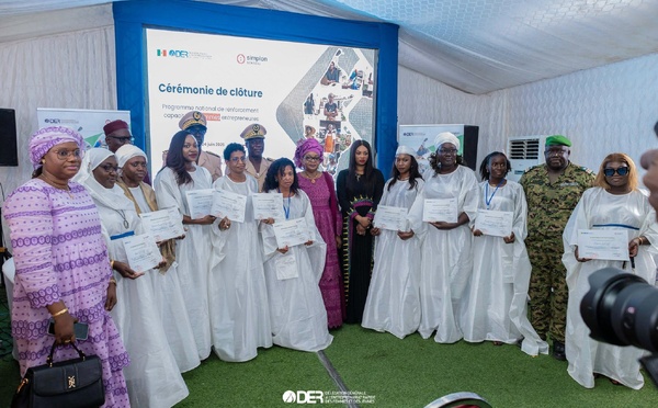 Dr Aïda Mbodji et le Préfet de Thiès clôturent le programme de formation de la DER/FJ pour 50 femmes entrepreneures