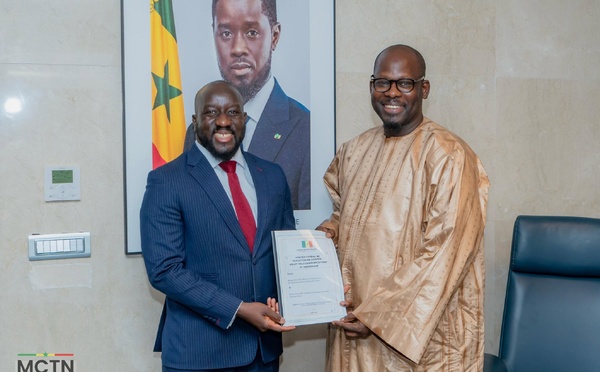 REMANIEMENT &amp; NUMÉRIQUE / SÉNÉGAL : Passation de service historique au Ministère de la Communication et des Télécommunications !