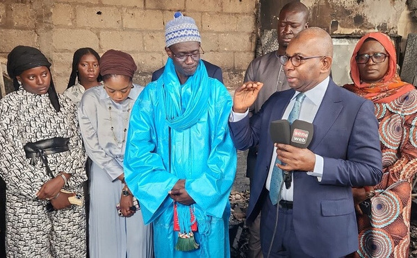 Sinistre à Sacré-Cœur 3 : Le ministre Moustapha Guirassy au chevet de Télé-École après l'incendie