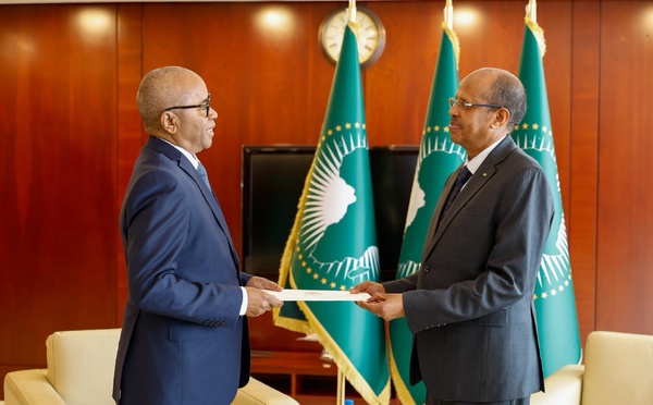 Union africaine : Le nouveau Représentant de Madagascar présente ses lettres de créance à Mahmoud Ali Youssouf