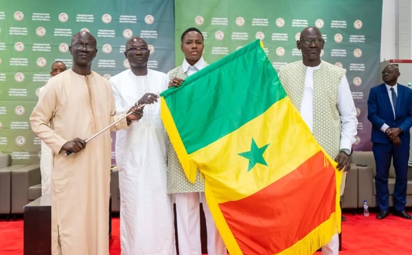 CAN Féminine « Maroc 2026 » : Les Lionnes du Sénégal reçoivent le drapeau national avant leur envol