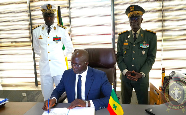 Défense / Armée de Terre : Le Ministre des Forces armées Yankhoba Diémé en visite de prise de contact à l'État-major de Ouakam