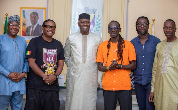 Le maire Abass Fall s'associe au groupe Positive Black Soul pour dynamiser la scène culturelle