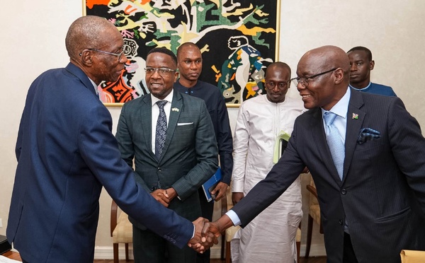 Sénégal–Namibie : Cheikh Niang et l’ambassadeur Stanley R. Tsandib échangent sur les investissements dans l’eau