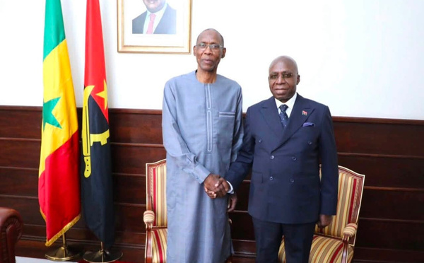 Diplomatie: Cheikh Niang s'entretient avec son homologue angolais Téte António en marge du sommet de l'UA