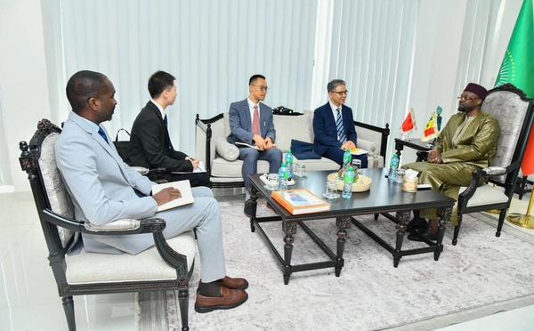 Ousmane Sonko reçoit les ambassadeurs de France, de Chine, d'Iran et le président du Parlement panafricain