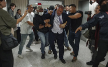 New York : Brad Lander, candidat à la mairie, menotté par la police de l'immigration en plein tribunal