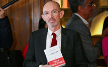 Laurent mauvignier remporte le prix goncourt 2025 pour la maison vide