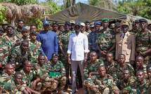 Bassirou Diomaye Faye en tenue de chasse chez Ousmane Sonko