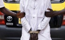 Sénégal : la police démantèle une bande spécialisée dans le vol violent de taxis à Ndamatou
