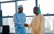 Passation de service entre le Premier ministre sortant,Ousmane SONKO et Ahmadou Al Aminou LÔ, Premier ministre entrant.