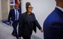Une ex-gardienne de prison liée à l’affaire Epstein dit subir menaces et théories du complot