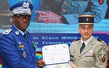 Sénégal : 68 auditeurs de l’Institut de défense reçoivent leurs diplômes après une formation militaire supérieure