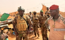 Mali: Le Colonel-Major Karim Traoré galvanise les troupes de l’opération DOUGOUKOLOKO après les intenses combats d’Anéfis