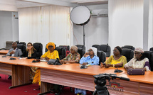 Des députés sénégalais reçoivent leur certificat au terme d'une formation en anglais