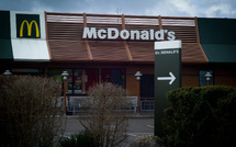 Une vidéo montre des étudiants agressant un homme devant un McDonald’s