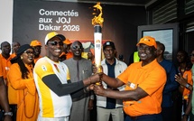 La flamme olympique de Dakar 2026 accueillie au siège de Sonatel
