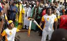 Jeux Olympiques de la Jeunesse 2026 : Le relais de la Flamme Olympique fait étape au Monument de la Renaissance Africaine à Ouakam