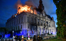 France : l’incendie de l’hôtel de ville de Limoges ravive le souvenir de Notre-Dame de Paris